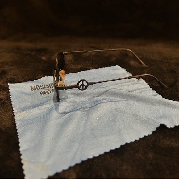 Moschino Sunglasses with Black Lenses - Picture 3 of 4